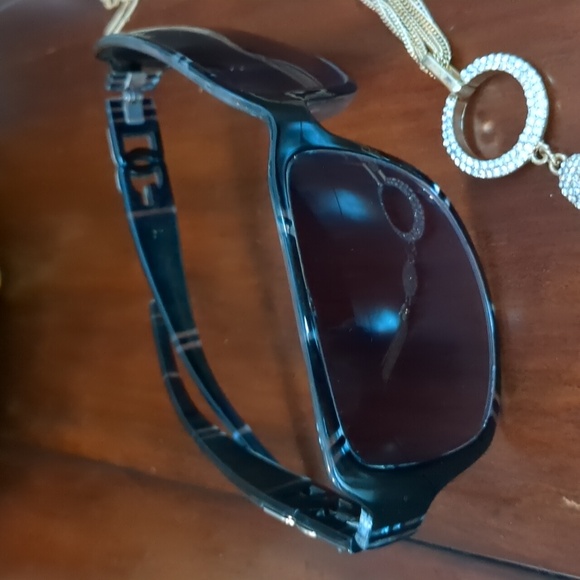 DG Sunglasses - Picture 8 of 8